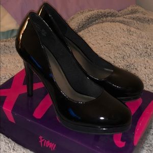 Black shiny heels